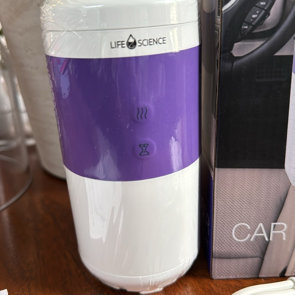 Car Essential Oil Diffuser Humidifier - Picture 2 of 4